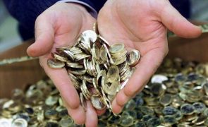 Euro sobe para máximo de mais de 1,10 dólares