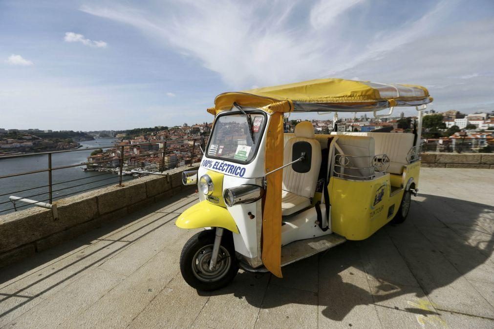 Empresas de 'tuk-tuks' interpõem providência cautelar contra restrições no Porto