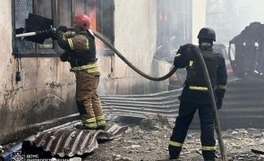 Pelo menos três mortos e trinta feridos em ataque russo contra Kharkiv