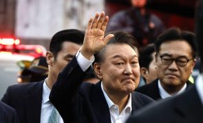 Ex-presidente da Coreia do Sul Yoon Suk-yeol pede desculpa após destituição