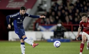 Bruno Fernandes vence jogador do mês e junta-se a históricos da Premier League