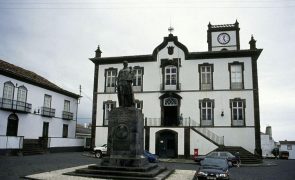 Autarca de Vila Franca do Campo condenado a pena suspensa e perda de mandato por prevaricação