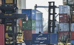 Tarifa de 10% sobre produtos importados pelos EUA entra em vigor