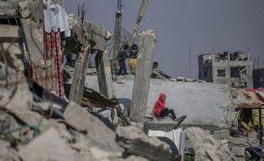 Mais de 350 crianças palestinianas detidas em prisões israelitas