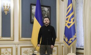 Zelensky saúda 