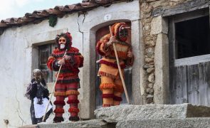 Mascarados invadiram Bemposta com rituais de diferentes países europeus