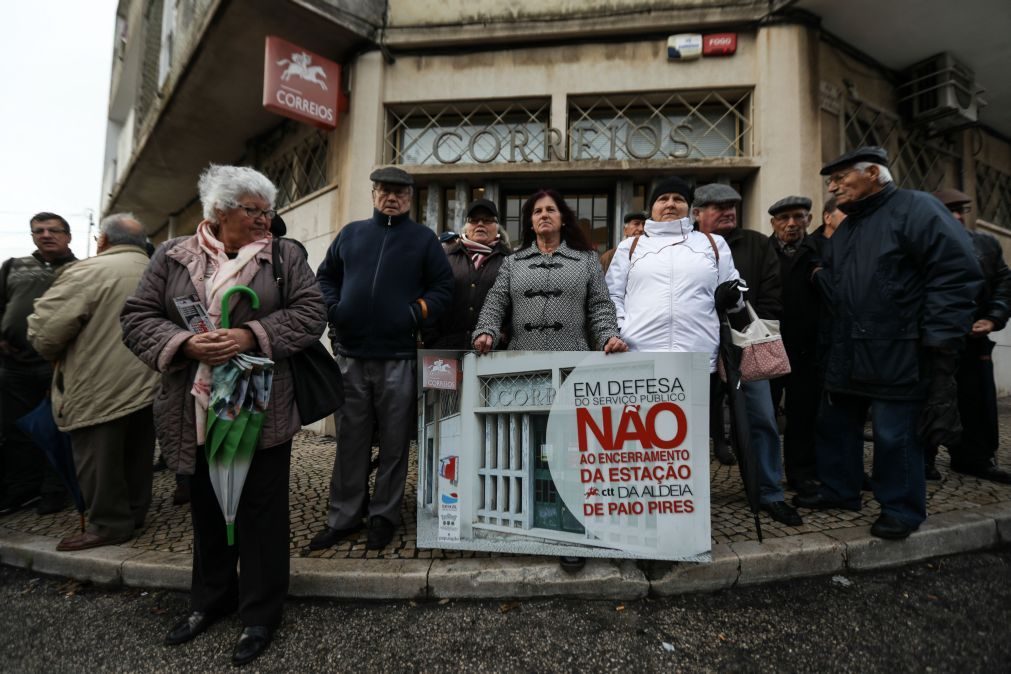 Presidente da Câmara do Seixal juntou-se a protesto contra fecho dos CTT de Paio Pires