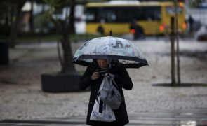 Sete distritos do continente sob aviso amarelo de precipitação no domingo