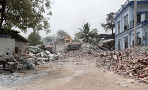 Número de mortos devido ao sismo em Myanmar aumenta para 3.471 -- junta militar