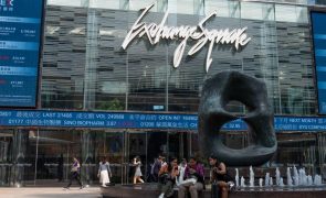 Principal índice bolsista de Hong Kong afunda 13,2% na maior queda desde 2008