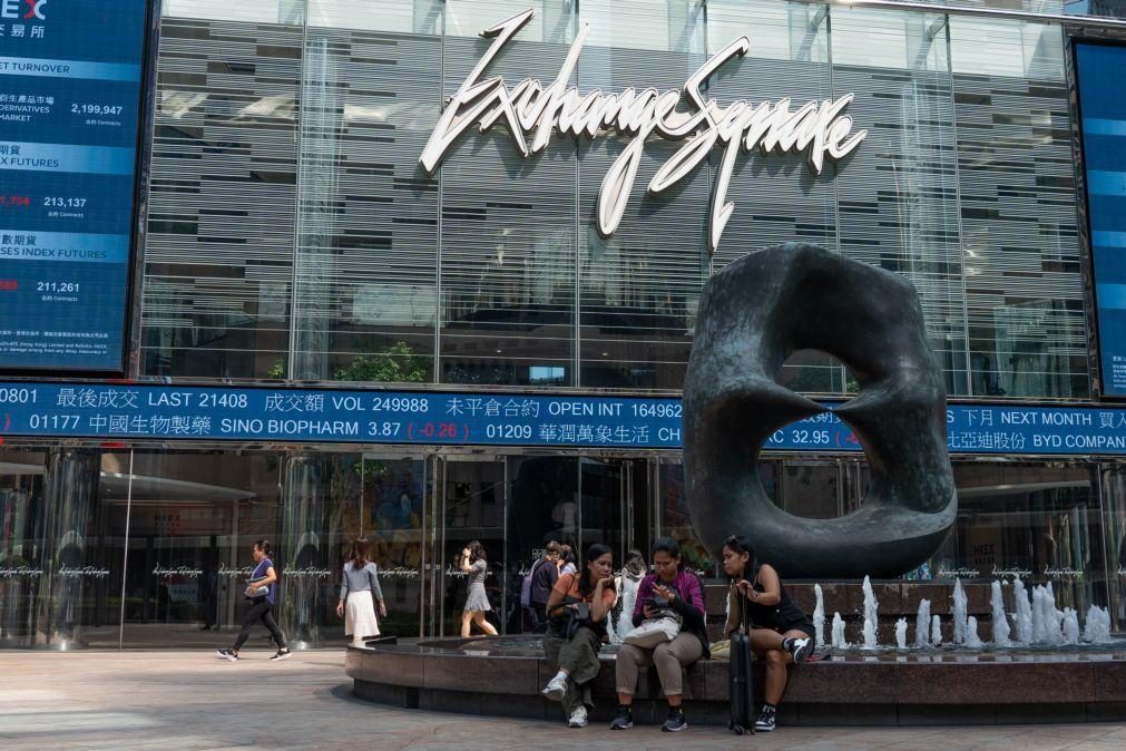 Principal índice bolsista de Hong Kong afunda 13,2% na maior queda desde 2008
