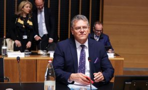 UE pronta a negociar tarifas com EUA mas 