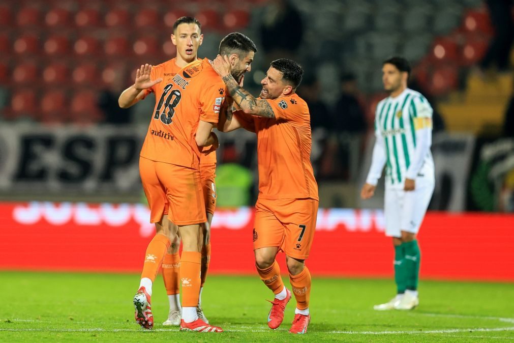 Lanterna-vermelha Boavista vence na casa emprestada do Rio Ave
