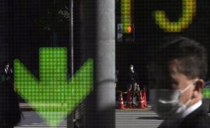 Bolsa de Tóquio abre a perder 1,72%