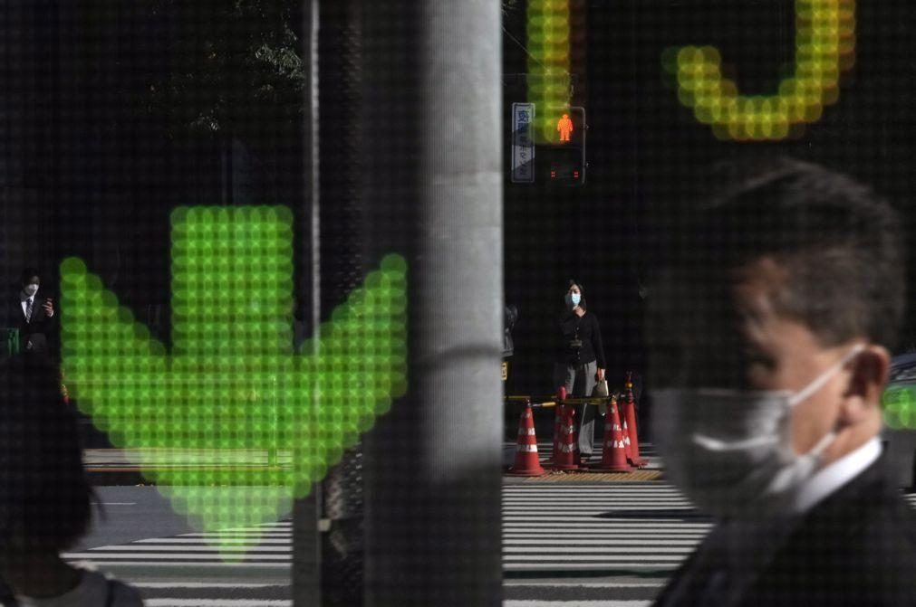 Bolsa de Tóquio abre a perder 1,72%