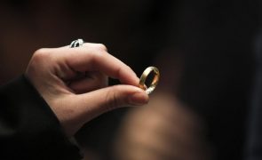 Casamentos de menores com adultos aumentam 190% em Portugal