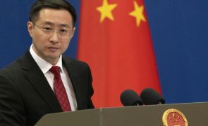 China nega envolvimento chinês organizado na guerra na Ucrânia e defende neutralidade