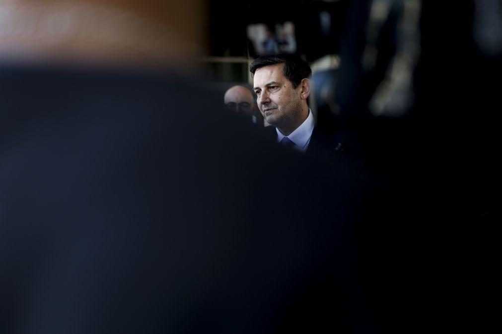 IL defende negociações e