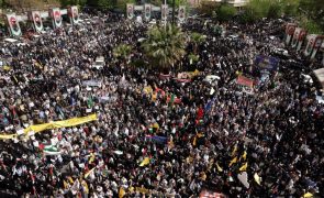 Milhares de iranianos protestam contra 