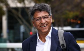 Ex-governante nega em tribunal ligação prévia a empresa contratada no caso das golas antifumo