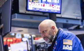 Wall Street dispara com anúncio de suspensão na aplicação de tarifas
