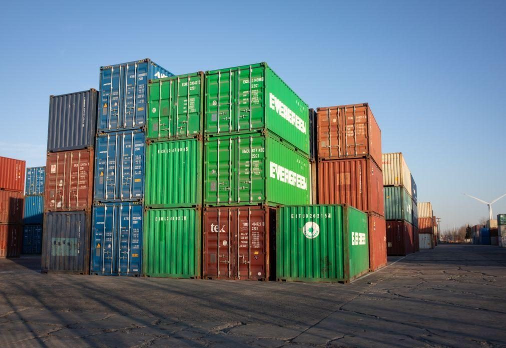 Entram em vigor novas taxas chinesas de 84% sobre produtos norte-americanos