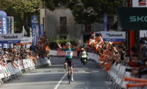 João Almeida vence etapa da Volta ao País Basco e assume liderança da geral