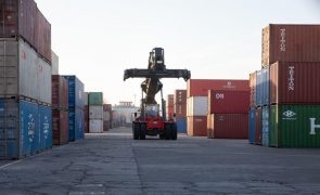 China aumenta taxas sobre produtos oriundos dos EUA para 125%