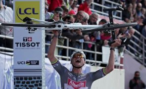 Paris-Roubaix é 'reino' de Van der Poel, que venceu pelo terceiro ano consecutivo