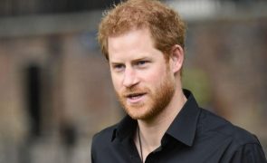 Harry Príncipe faz visita secreta à Ucrânia e emociona-se com sobreviventes da guerra