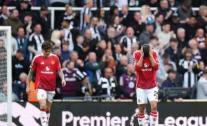 Newcastle 'vulgariza' Manchester United e já é quarto em Inglaterra