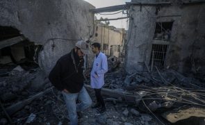 Criança morre depois de ataque israelita a hospital em Gaza