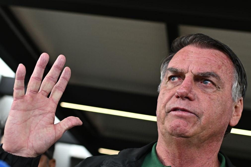 Bolsonaro está estável nos cuidados intensivos após cirurgia de 12 horas