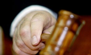 Mais duas decisões judiciais dão razão a docentes que pedem reingresso na CGA