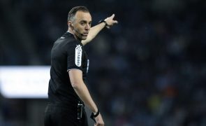 João Pinheiro vai arbitrar o jogo entre a Fiorentina e o Celje da Liga Conferência de futebol