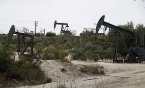 AIE baixa estimativa da procura mundial de petróleo para 2025 e 2026