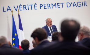 PM francês alerta para situação económica e anuncia plano de choque
