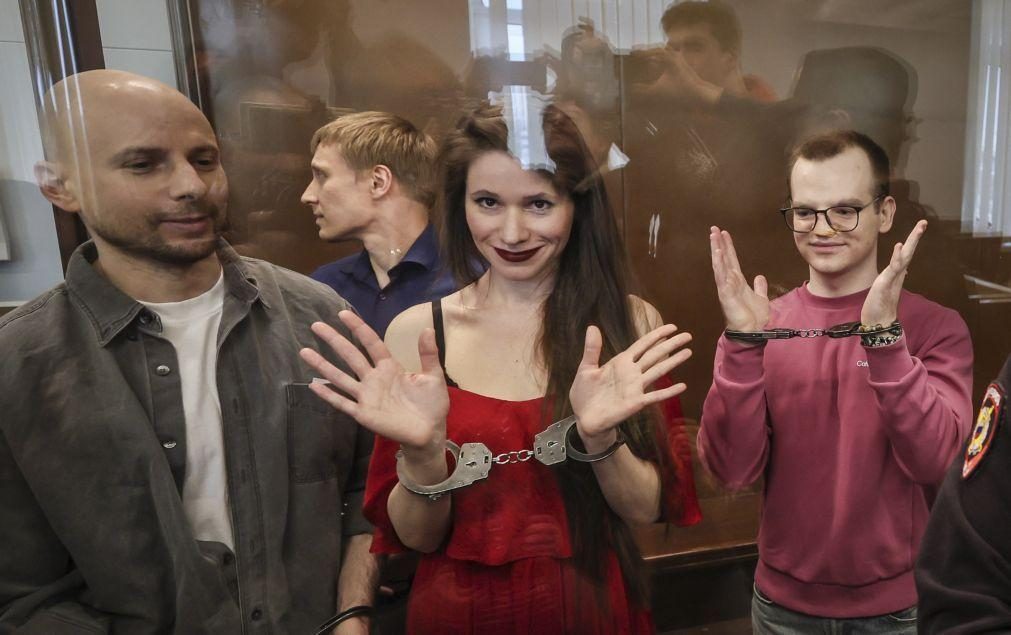 Tribunal russo condena quatro jornalistas por colaboração com opositor Navalny