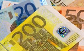 Euro cai e desce do nível dos 1,13 dólares