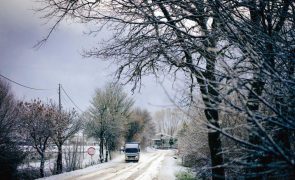 Minho e Vila Real sob aviso amarelo devido à queda de neve