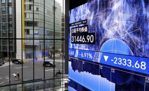 Bolsa de Tóquio fecha a perder 1,01%