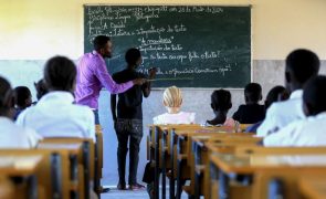 Abandono do ensino por docentes é um problema em Angola