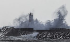 Chuva e agitação marítima põem 10 distritos do norte e centro sob aviso amarelo