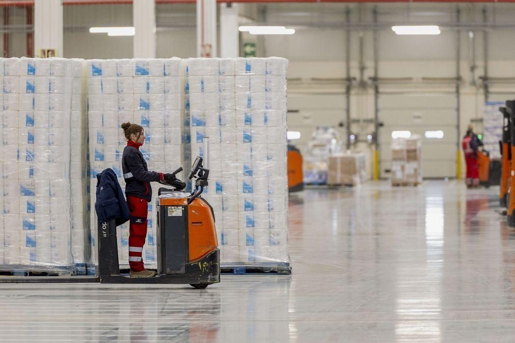 Taxa de desemprego da OCDE mantém-se estável em 4,8% em fevereiro