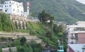 Quatro mortos e um ferido grave em desastre com teleférico em Nápoles