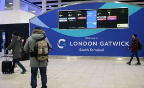 Trabalhadores de empresa de 'handling' no aeroporto de Gatwick em greve a partir de hoje