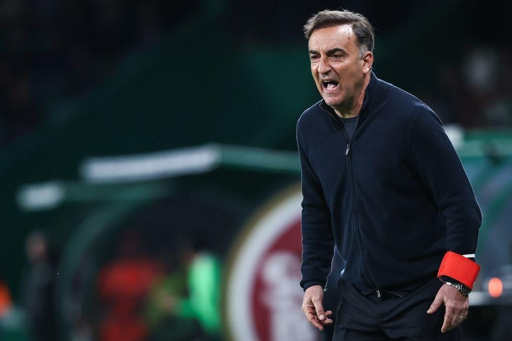 Carlos Carvalhal com o foco apenas em vencer no terreno do Estoril Praia
