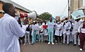 PR moçambicano defende diálogo face a greve dos profissionais de saúde