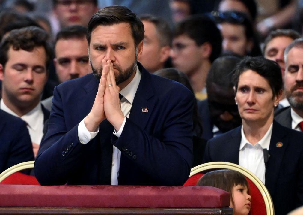 JD Vance recebido no Vaticano após críticas do Papa a política migratória dos EUA