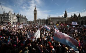 Milhares manifestam-se em Londres pelos direitos das pessoas transgénero